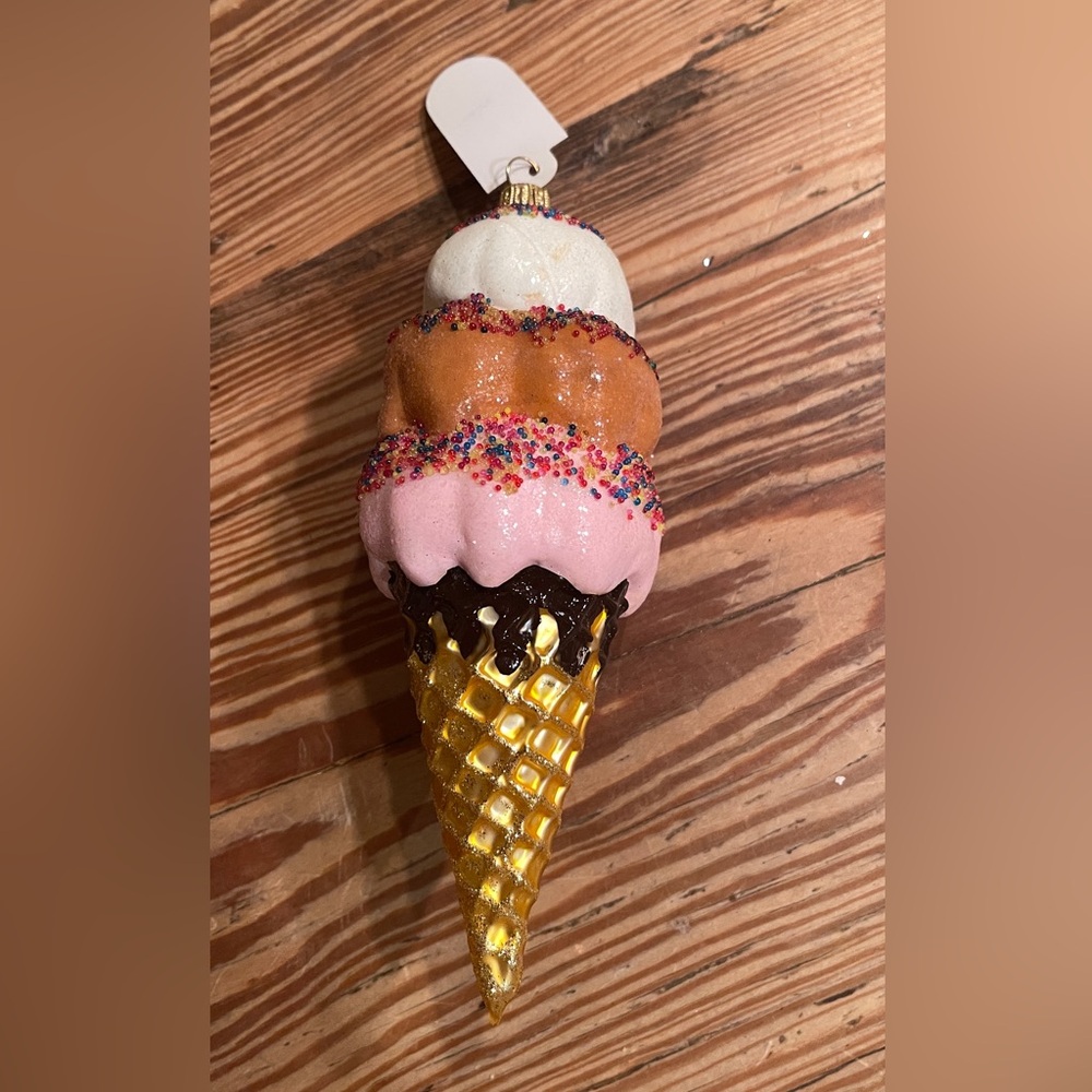 Neapolitan ice cream cone w/ sprinkles, glass Christmas ornament.  NWT Vintage - Picture 3 of 4